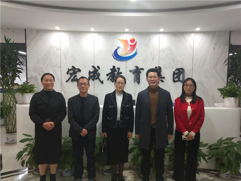 興國衛(wèi)校蘭雪萍校長(zhǎng)一行
